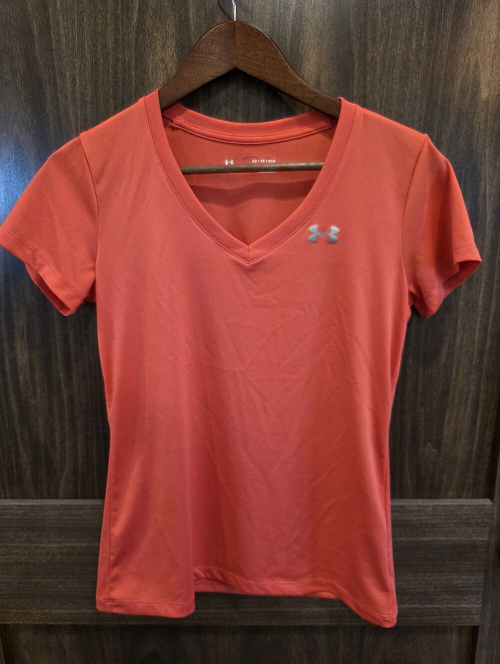Under Armour Women XS Deep Coral Loose Fit Heatgear Short Sleeve Active Tee
